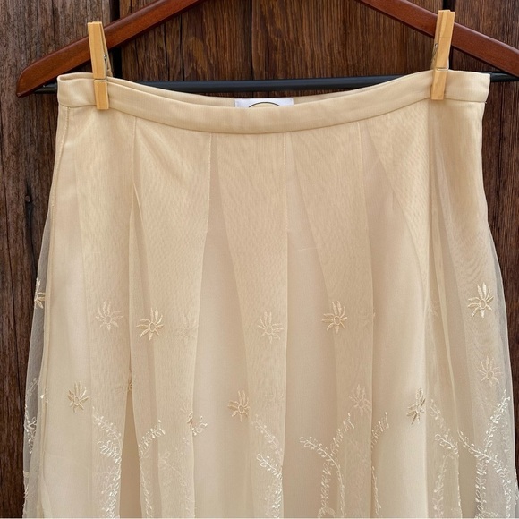 Talbots Ivory Tulle Overlay embroidered Skirt with side zipper. Size 6 NWOT - Picture 2 of 10